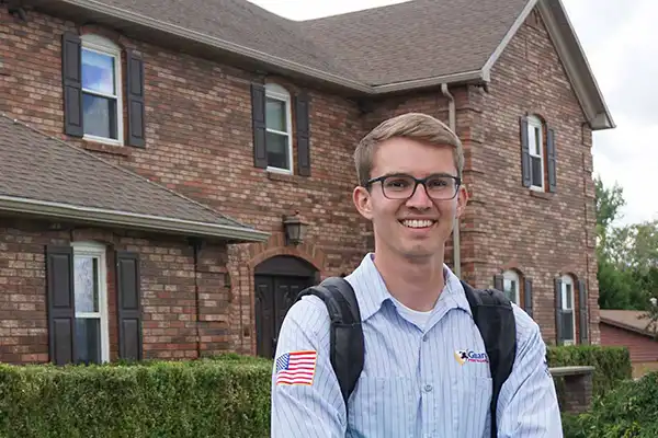 Guardian Pest Control technician providing a free pest control quote at a Utah customer’s home.